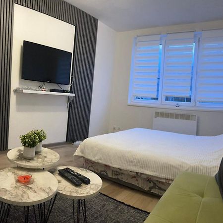 Lovely Apartment In Old Town 400M From City Center Sebilj Sarajevo Bagian luar foto