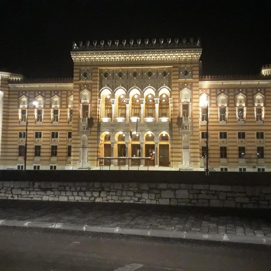 Lovely Apartment In Old Town 400M From City Center Sebilj Sarajevo Bagian luar foto